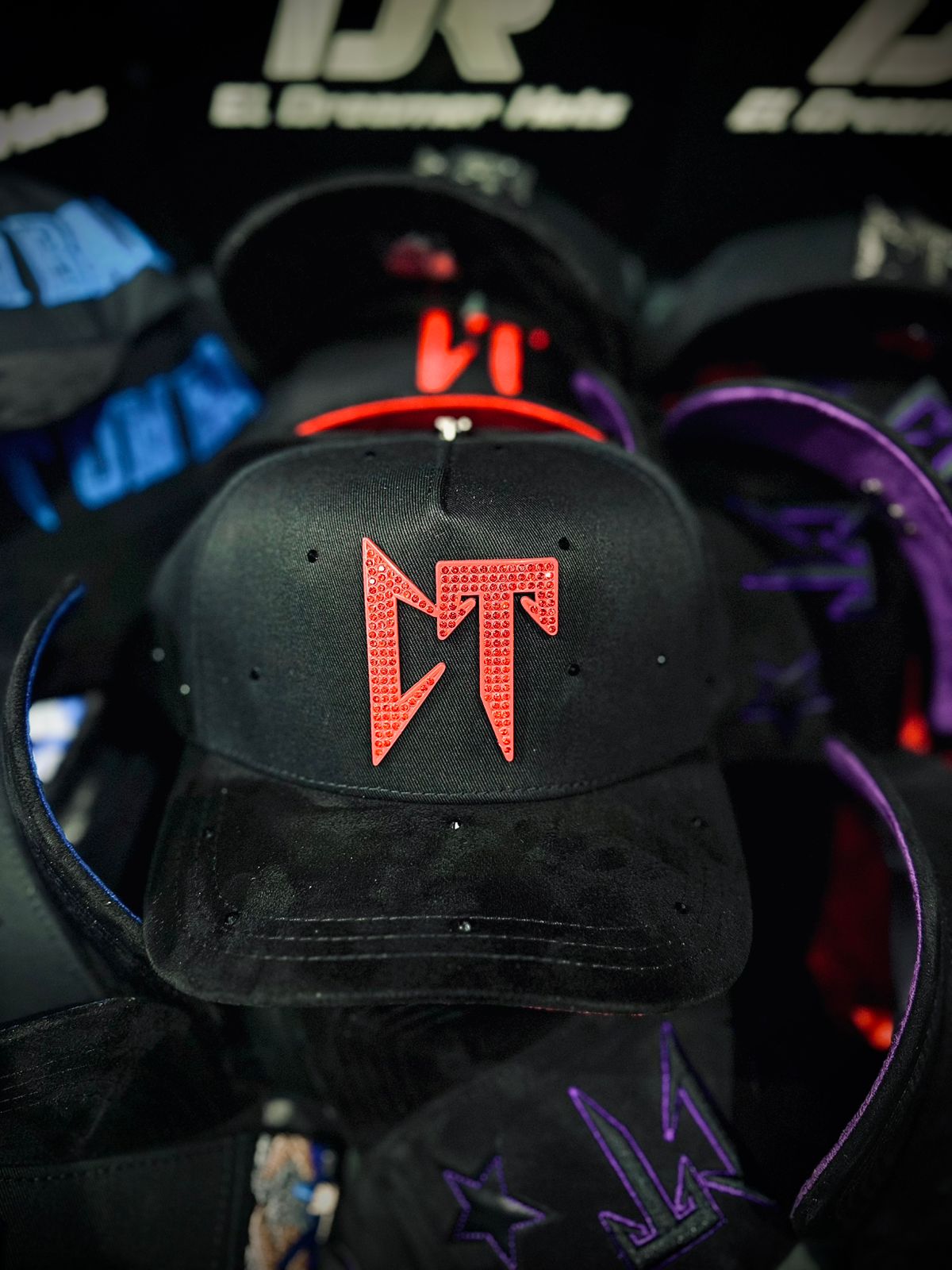 EL DREAMER HATS X CORRIDOS TUMBADOS RED CRYSTAL